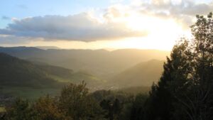 Dieses Bild zeigt eine Webcam-Aufnahme vom Achertal, aufgenommen am Mittwoch, den 28.10.2026 um 16:40 Uhr. Die Temperatur betrug 9.8°C.