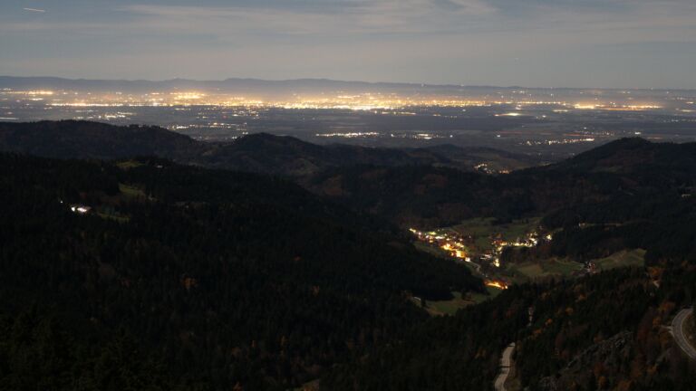 Dieses Bild zeigt eine Webcam-Aufnahme vom Achertal, aufgenommen am Mittwoch, den 05.11.2025 um 00:00 Uhr. Die Temperatur betrug 13.7°C.