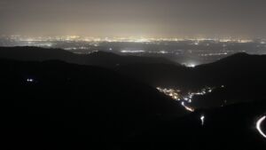 Dieses Bild zeigt eine Webcam-Aufnahme vom Achertal, aufgenommen am Montag, den 09.03.2026 um 20:30 Uhr. Die Temperatur betrug 8.8°C.