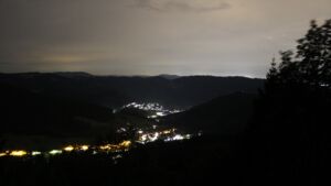 Dieses Bild zeigt eine Webcam-Aufnahme vom Achertal, aufgenommen am Freitag, den 17.07.2026 um 03:30 Uhr. Die Temperatur betrug 19.6°C.