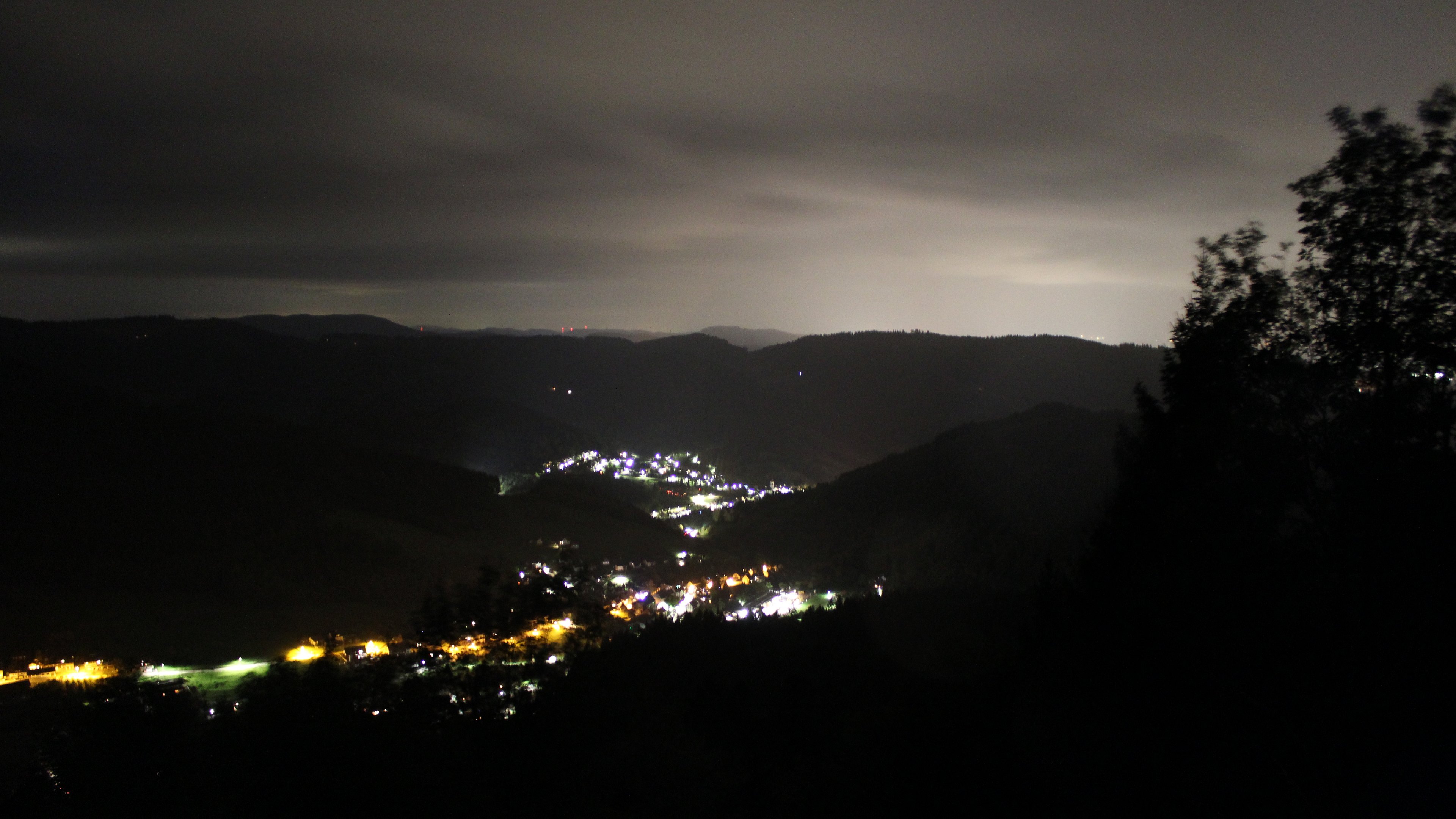 Dieses Bild zeigt eine Webcam-Aufnahme vom Achertal, aufgenommen am Sonntag, den 11.10.2026 um 00:30 Uhr. Die Temperatur betrug 8.2°C.