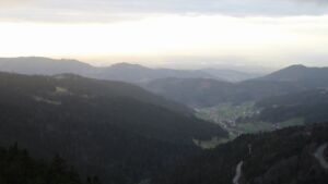 Dieses Bild zeigt eine Webcam-Aufnahme vom Achertal, aufgenommen am Dienstag, den 17.03.2026 um 17:40 Uhr. Die Temperatur betrug 3.7°C.