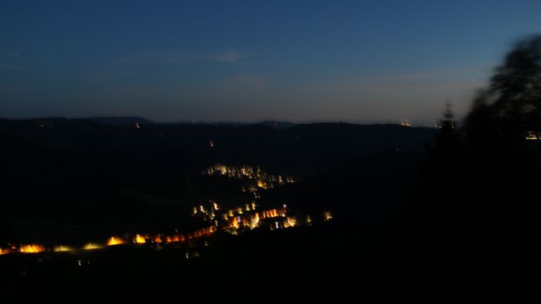 Dieses Bild zeigt eine Webcam-Aufnahme vom Achertal, aufgenommen am Donnerstag, den 21.05.2026 um 22:20 Uhr. Die Temperatur betrug 16.2°C.