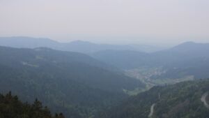 Dieses Bild zeigt eine Webcam-Aufnahme vom Achertal, aufgenommen am Sonntag, den 10.05.2026 um 17:20 Uhr. Die Temperatur betrug 13.4°C.