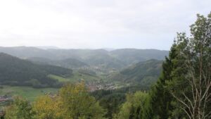 Dieses Bild zeigt eine Webcam-Aufnahme vom Achertal, aufgenommen am Montag, den 26.10.2026 um 10:30 Uhr. Die Temperatur betrug 6.6°C.