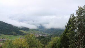 Dieses Bild zeigt eine Webcam-Aufnahme vom Achertal, aufgenommen am Sonntag, den 18.10.2026 um 13:40 Uhr. Die Temperatur betrug 8.6°C.