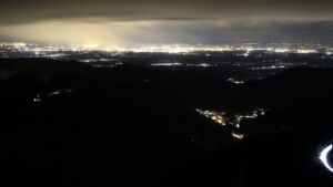 Dieses Bild zeigt eine Webcam-Aufnahme vom Achertal, aufgenommen am Dienstag, den 10.02.2026 um 22:00 Uhr. Die Temperatur betrug 3.8°C.