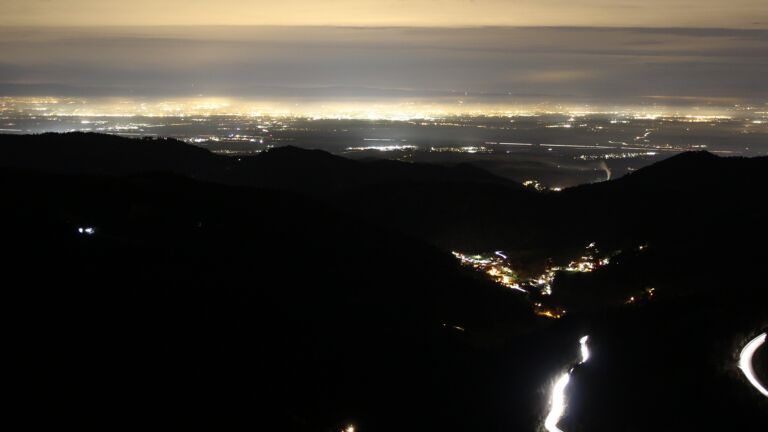 Dieses Bild zeigt eine Webcam-Aufnahme vom Achertal, aufgenommen am Mittwoch, den 03.12.2025 um 06:20 Uhr. Die Temperatur betrug 4.3°C.