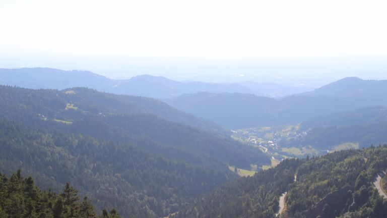 Dieses Bild zeigt eine Webcam-Aufnahme vom Achertal, aufgenommen am Donnerstag, den 10.07.2025 um 18:50 Uhr. Die Temperatur betrug 17.2°C.