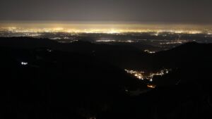 Dieses Bild zeigt eine Webcam-Aufnahme vom Achertal, aufgenommen am Freitag, den 21.11.2025 um 21:30 Uhr. Die Temperatur betrug -7.3°C.