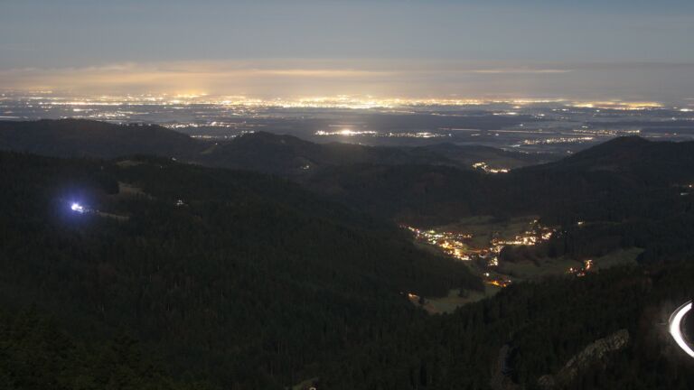 Dieses Bild zeigt eine Webcam-Aufnahme vom Achertal, aufgenommen am Freitag, den 05.12.2025 um 20:30 Uhr. Die Temperatur betrug 0.1°C.