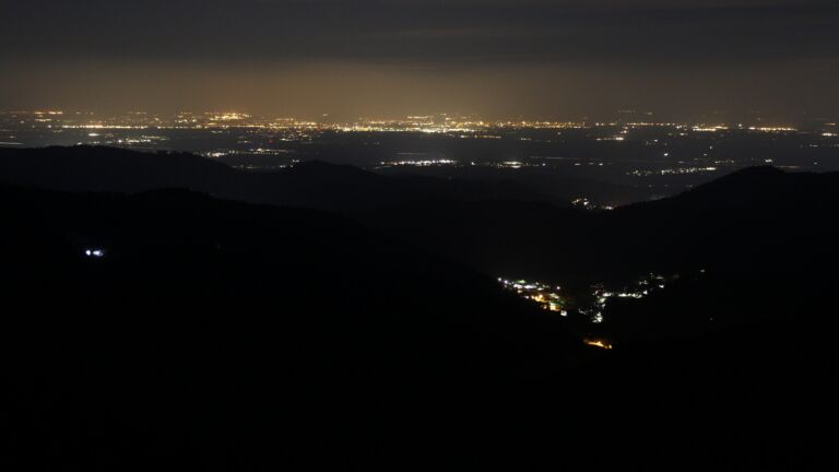Dieses Bild zeigt eine Webcam-Aufnahme vom Achertal, aufgenommen am Mittwoch, den 25.03.2026 um 04:30 Uhr. Die Temperatur betrug 4.2°C.
