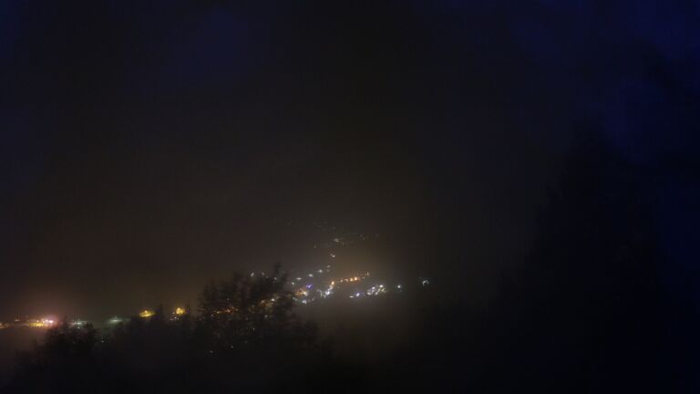 Dieses Bild zeigt eine Webcam-Aufnahme vom Achertal, aufgenommen am Dienstag, den 13.10.2026 um 23:30 Uhr. Die Temperatur betrug 12.2°C.