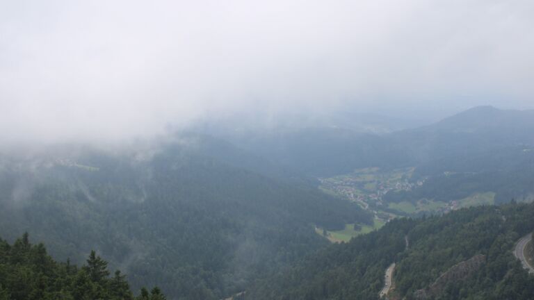Dieses Bild zeigt eine Webcam-Aufnahme vom Achertal, aufgenommen am Mittwoch, den 30.07.2025 um 15:20 Uhr. Die Temperatur betrug 11.3°C.