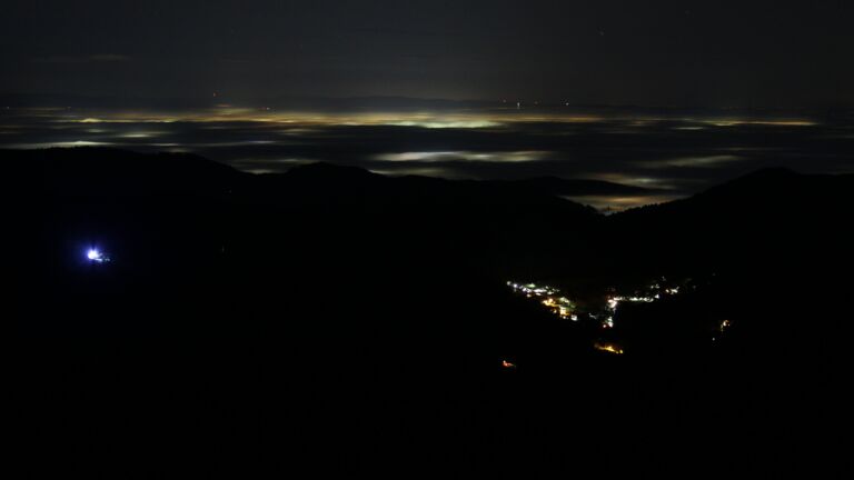 Dieses Bild zeigt eine Webcam-Aufnahme vom Achertal, aufgenommen am Mittwoch, den 17.12.2025 um 03:00 Uhr. Die Temperatur betrug 6.7°C.