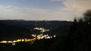 Dieses Bild zeigt eine Webcam-Aufnahme vom Achertal, aufgenommen am Montag, den 24.08.2026 um 21:50 Uhr. Die Temperatur betrug 17.8°C.