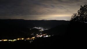 Dieses Bild zeigt eine Webcam-Aufnahme vom Achertal, aufgenommen am Montag, den 15.06.2026 um 03:00 Uhr. Die Temperatur betrug 11.2°C.