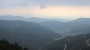 Dieses Bild zeigt eine Webcam-Aufnahme vom Achertal, aufgenommen am Dienstag, den 14.04.2026 um 17:50 Uhr. Die Temperatur betrug 5.3°C.