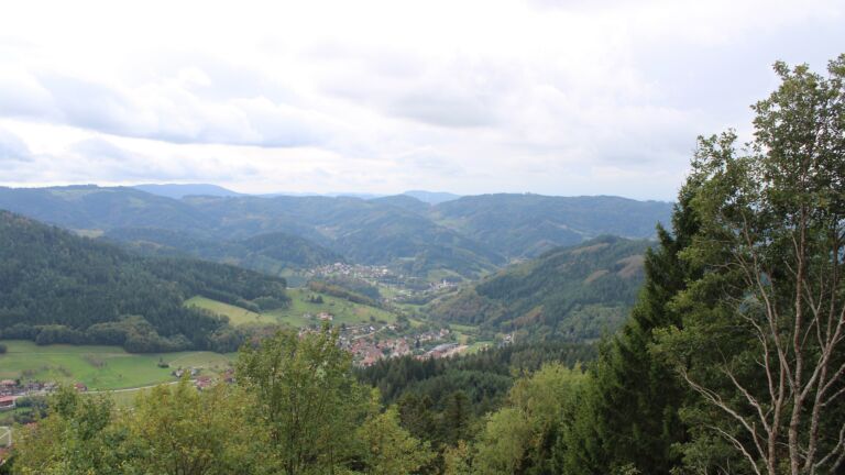Dieses Bild zeigt eine Webcam-Aufnahme vom Achertal, aufgenommen am Freitag, den 09.10.2026 um 13:50 Uhr. Die Temperatur betrug 10.2°C.