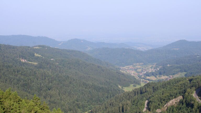 Dieses Bild zeigt eine Webcam-Aufnahme vom Achertal, aufgenommen am Freitag, den 13.06.2025 um 08:40 Uhr. Die Temperatur betrug 24.4°C.