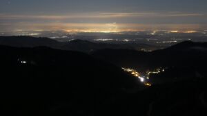 Dieses Bild zeigt eine Webcam-Aufnahme vom Achertal, aufgenommen am Montag, den 10.11.2025 um 00:00 Uhr. Die Temperatur betrug 5.6°C.