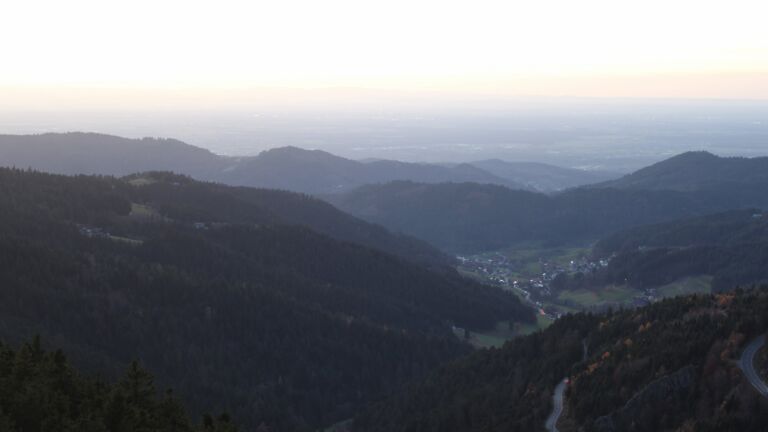 Dieses Bild zeigt eine Webcam-Aufnahme vom Achertal, aufgenommen am Dienstag, den 11.11.2025 um 17:10 Uhr. Die Temperatur betrug 7.3°C.