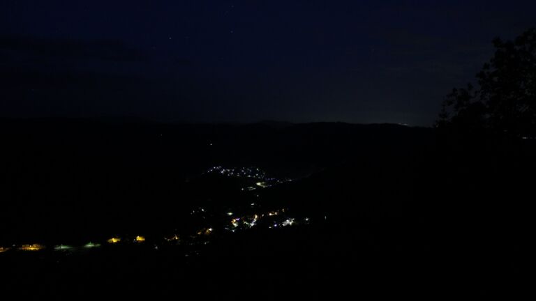 Dieses Bild zeigt eine Webcam-Aufnahme vom Achertal, aufgenommen am Donnerstag, den 21.05.2026 um 04:10 Uhr. Die Temperatur betrug 10.6°C.