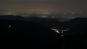 Dieses Bild zeigt eine Webcam-Aufnahme vom Achertal, aufgenommen am Montag, den 09.03.2026 um 03:00 Uhr. Die Temperatur betrug 8.9°C.