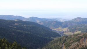 Dieses Bild zeigt eine Webcam-Aufnahme vom Achertal, aufgenommen am Donnerstag, den 18.12.2025 um 12:30 Uhr. Die Temperatur betrug 7.6°C.