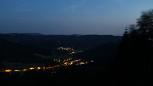 Dieses Bild zeigt eine Webcam-Aufnahme vom Achertal, aufgenommen am Montag, den 13.07.2026 um 22:30 Uhr. Die Temperatur betrug 25.9°C.