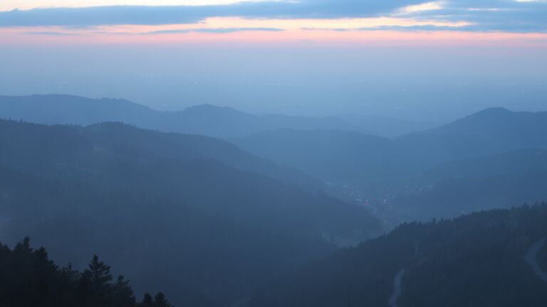 Dieses Bild zeigt eine Webcam-Aufnahme vom Achertal, aufgenommen am Dienstag, den 14.04.2026 um 20:40 Uhr. Die Temperatur betrug 3.1°C.