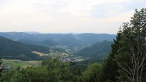 Dieses Bild zeigt eine Webcam-Aufnahme vom Achertal, aufgenommen am Sonntag, den 28.06.2026 um 20:10 Uhr. Die Temperatur betrug 30.9°C.