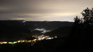 Dieses Bild zeigt eine Webcam-Aufnahme vom Achertal, aufgenommen am Donnerstag, den 03.09.2026 um 21:30 Uhr. Die Temperatur betrug 20.7°C.