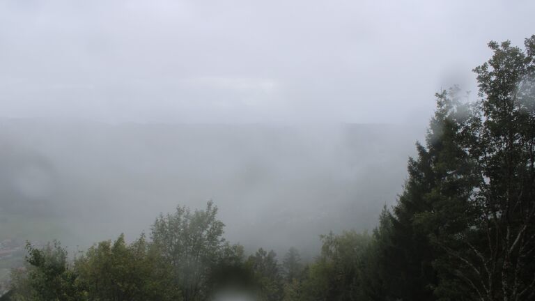 Dieses Bild zeigt eine Webcam-Aufnahme vom Achertal, aufgenommen am Samstag, den 10.10.2026 um 12:30 Uhr. Die Temperatur betrug 8.4°C.