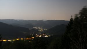 Dieses Bild zeigt eine Webcam-Aufnahme vom Achertal, aufgenommen am Freitag, den 31.07.2026 um 02:00 Uhr. Die Temperatur betrug 23.8°C.