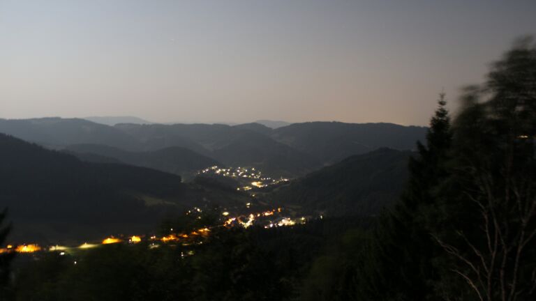 Dieses Bild zeigt eine Webcam-Aufnahme vom Achertal, aufgenommen am Freitag, den 31.07.2026 um 02:00 Uhr. Die Temperatur betrug 23.8°C.