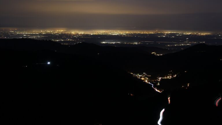 Dieses Bild zeigt eine Webcam-Aufnahme vom Achertal, aufgenommen am Samstag, den 20.12.2025 um 17:40 Uhr. Die Temperatur betrug 9°C.