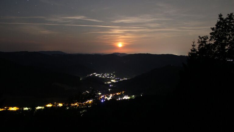 Dieses Bild zeigt eine Webcam-Aufnahme vom Achertal, aufgenommen am Sonntag, den 28.06.2026 um 03:10 Uhr. Die Temperatur betrug 28.5°C.