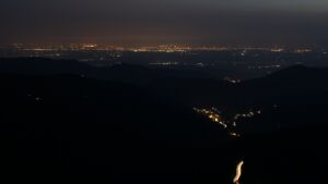 Dieses Bild zeigt eine Webcam-Aufnahme vom Achertal, aufgenommen am Samstag, den 14.06.2025 um 23:00 Uhr. Die Temperatur betrug 22.2°C.