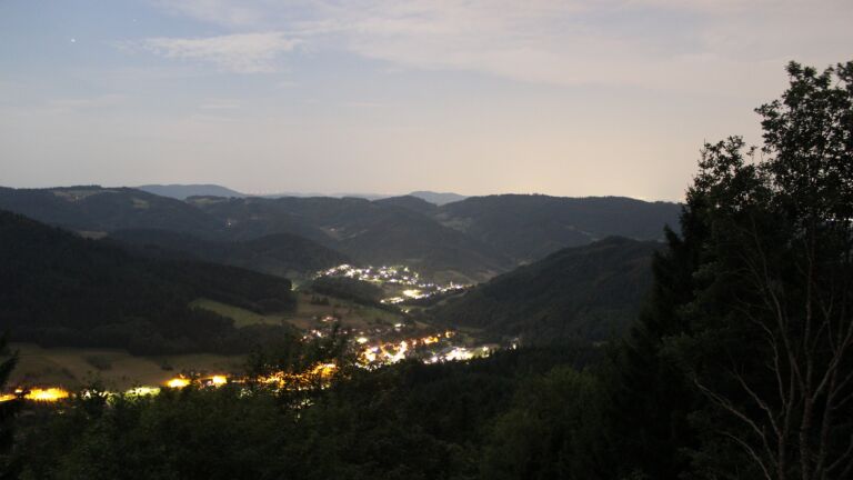 Dieses Bild zeigt eine Webcam-Aufnahme vom Achertal, aufgenommen am Dienstag, den 04.08.2026 um 04:40 Uhr. Die Temperatur betrug 22.7°C.