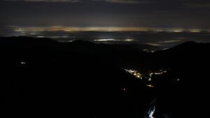 Dieses Bild zeigt eine Webcam-Aufnahme vom Achertal, aufgenommen am Sonntag, den 21.12.2025 um 04:30 Uhr. Die Temperatur betrug 7.8°C.