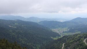 Dieses Bild zeigt eine Webcam-Aufnahme vom Achertal, aufgenommen am Dienstag, den 05.05.2026 um 12:30 Uhr. Die Temperatur betrug 11.1°C.