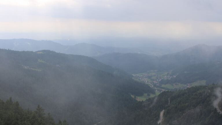 Dieses Bild zeigt eine Webcam-Aufnahme vom Achertal, aufgenommen am Montag, den 28.07.2025 um 17:50 Uhr. Die Temperatur betrug 11.6°C.
