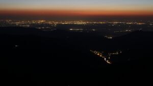 Dieses Bild zeigt eine Webcam-Aufnahme vom Achertal, aufgenommen am Mittwoch, den 04.03.2026 um 19:20 Uhr. Die Temperatur betrug 6.4°C.