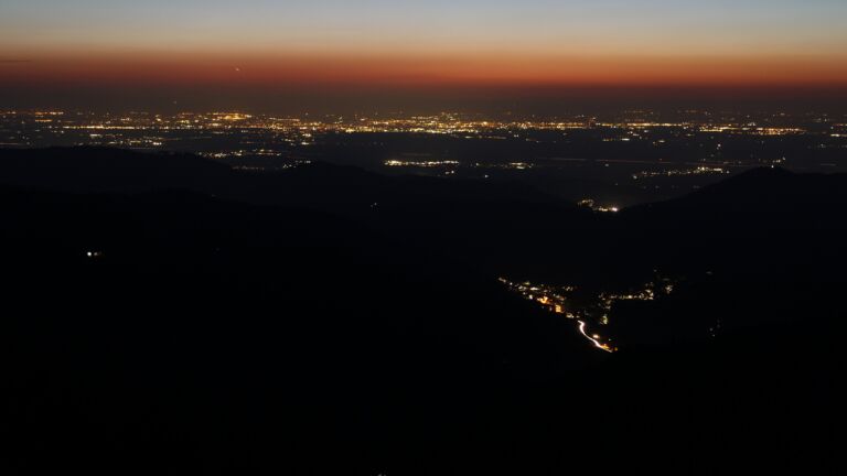 Dieses Bild zeigt eine Webcam-Aufnahme vom Achertal, aufgenommen am Mittwoch, den 04.03.2026 um 19:20 Uhr. Die Temperatur betrug 6.4°C.