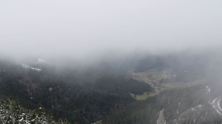 Dieses Bild zeigt eine Webcam-Aufnahme vom Achertal, aufgenommen am Freitag, den 28.11.2025 um 11:00 Uhr. Die Temperatur betrug 2.8°C.