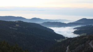 Dieses Bild zeigt eine Webcam-Aufnahme vom Achertal, aufgenommen am Sonntag, den 21.12.2025 um 16:20 Uhr. Die Temperatur betrug 5.6°C.