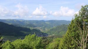 Dieses Bild zeigt eine Webcam-Aufnahme vom Achertal, aufgenommen am Donnerstag, den 21.05.2026 um 09:50 Uhr. Die Temperatur betrug 18°C.
