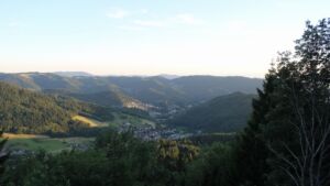 Dieses Bild zeigt eine Webcam-Aufnahme vom Achertal, aufgenommen am Freitag, den 03.07.2026 um 21:00 Uhr. Die Temperatur betrug 20.3°C.