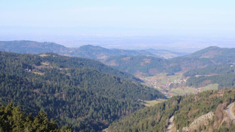 Dieses Bild zeigt eine Webcam-Aufnahme vom Achertal, aufgenommen am Dienstag, den 03.03.2026 um 10:10 Uhr. Die Temperatur betrug 9.4°C.